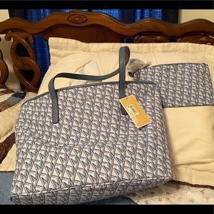 NWT Michael Kors Purse/wristlet/ zipper top blue Free brand new heart charm